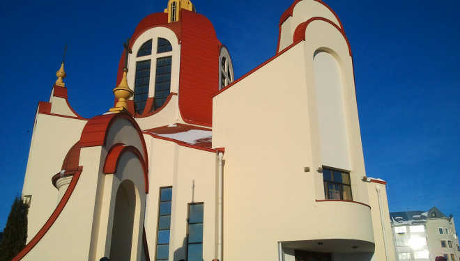 Запальний танець тернопільського священика “підриває” інтернет (відео)