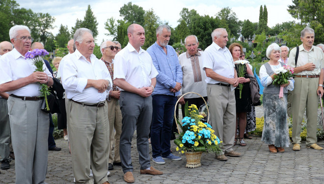 Пам’ять закатованих у тернопільській тюрмі вшанували на Микулинецькому кладовищі