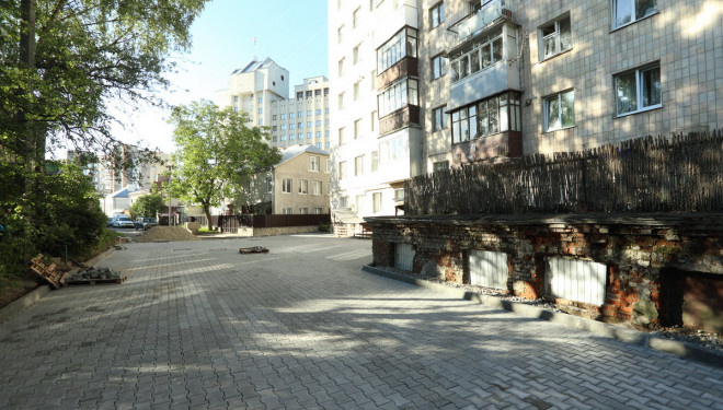 Як одну тернопільську вулицю в бруківці викладають