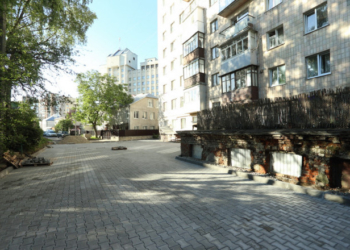 На вулиці Білецькій триває капремонт двору