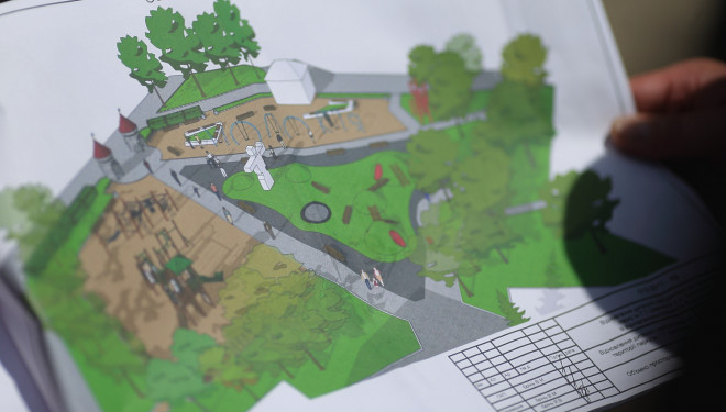 Укріплюють аварійну стіну біля острівка «Чайка»