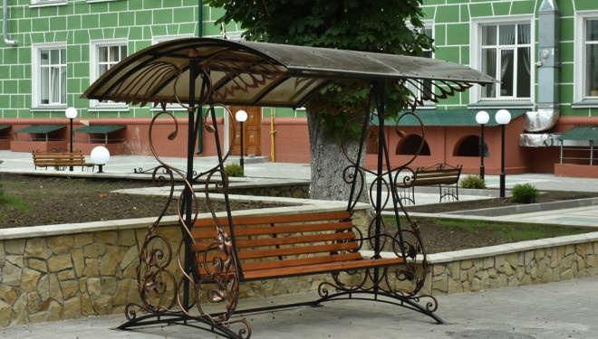 Колишні випускники передали тернопільському університету незвичний подарунок (фотофакт)