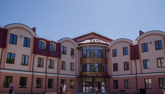 Президент відкрив довгоочікуваний лабораторний комплекс на Тернопільщині (фото)