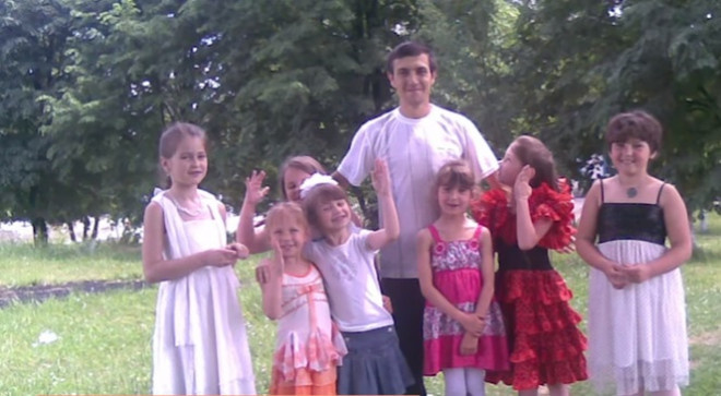 Щоб врятувати життя молодого вчителя потрібні гроші на лікування (відео)