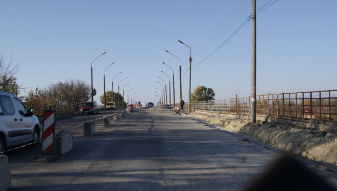 У Тернополі продовжують ремонт мосту на Бродівській