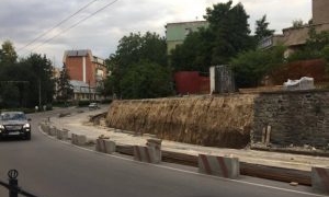 Як у Тернополі ремонтують підпірну стіну (фотофакт)