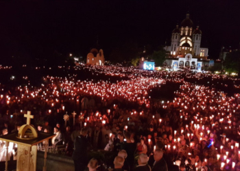 Як це було: похід десятки тисяч людей на Тернопільщині зі свічками(відео)