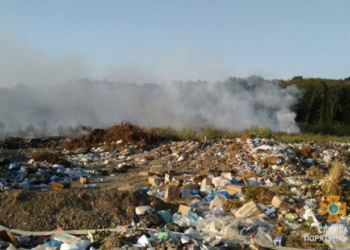 На Тернопільщині загорівся цілий гектар сміттєзвалища