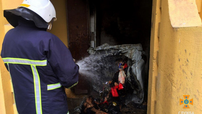 Як за одну ніч у Тернополі дві пожежі спалахнули (фотофакт)