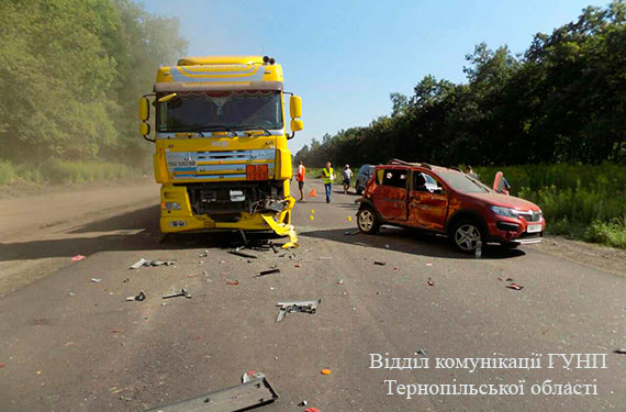 Одразу чотири автомобілі потрапили у ДТП на Тернопільщині (фото)