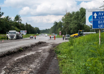 На Тернопільщині якось пробують ремонтувати дороги (фотофакт)