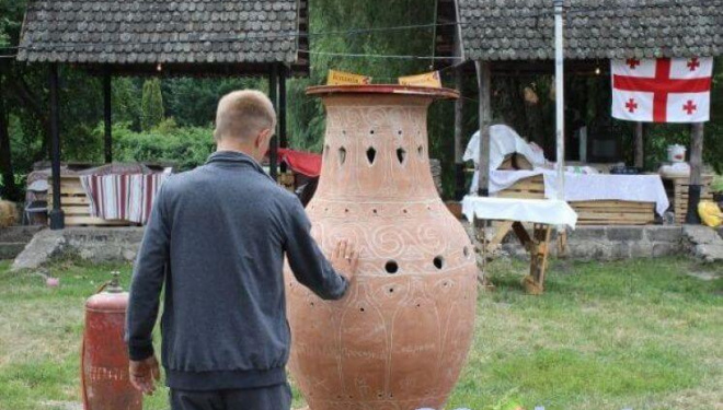 У Тернополі виготовили 200-кілограмовий глек