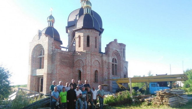 На храм у Тернополі встановили куполи