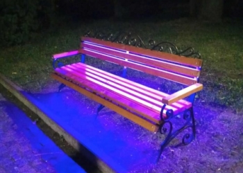 У Тернополі на “Острівку кохання” з’явилась лавочка, яка змінює свій колір