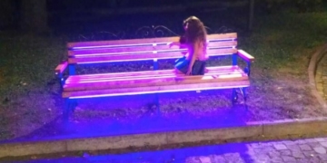 У Тернополі облаштували лавку з led-освітленням