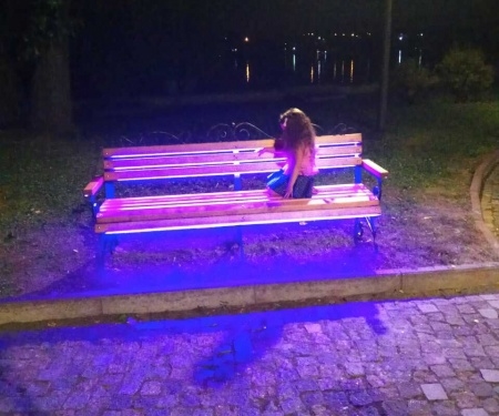 У Тернополі облаштували лавку з led-освітленням