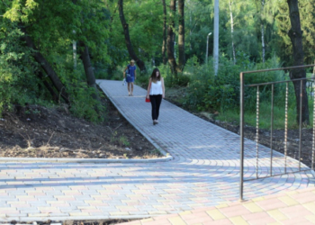 На вулиці Микулинецькій у Тернополі облаштували нову пішохідну доріжку