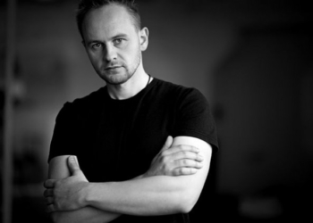 Павло Табаков презентував новий кліп і їде з концертом у Тернопіль