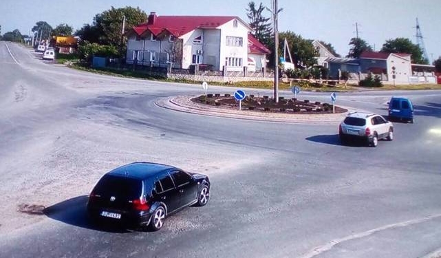 На вихідних злодії “почистили” три автомобілі (фото)