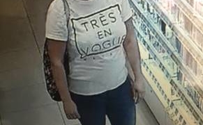 Розшукують двох жінок, які вкрали косметику з магазину