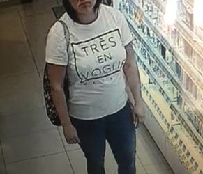 Розшукують двох жінок, які вкрали косметику з магазину