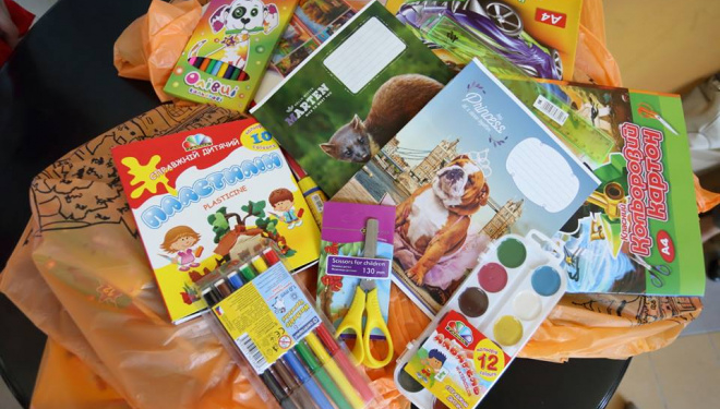 500 першокласників Тернополя отримали шкільні набори