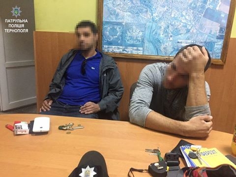У Тернополі затримали двоє неадекватних чоловіків