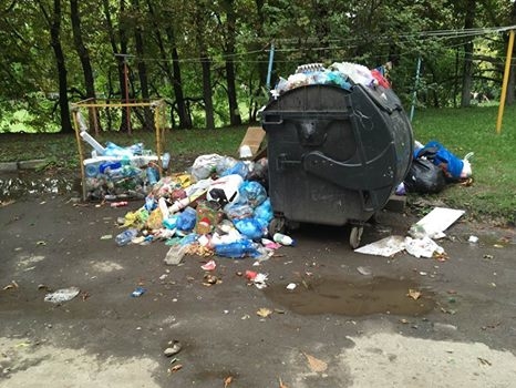 Тернопільська поліція розбиралася, чому не вивозять сміття з пр.Бандери