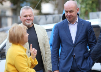 На Чалдаєва у Тернополі ремонтують двір