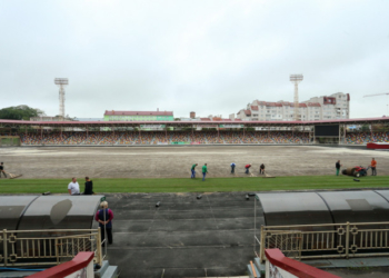 На міському стадіоні тривають роботи з влаштування газону