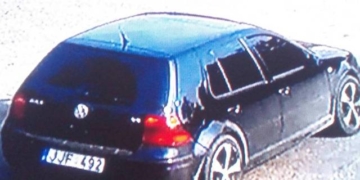 У Тернополі розшукують підозрілу машину з іноземними номерами (фотофакт)