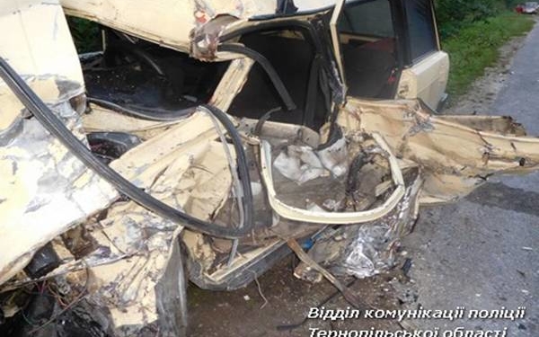 Водій “Жигулів” потрапив у ДТП та загинув у кареті швидкої