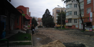 На Галицькій у Тернополі ремонтують заїзд (фотофакт)