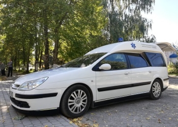 Медикам з Тернопільщини купили авто (фотофакт)