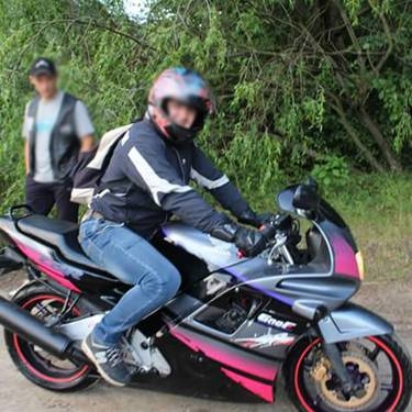 Молодик заплатив сувенірні гроші за мотоцикл