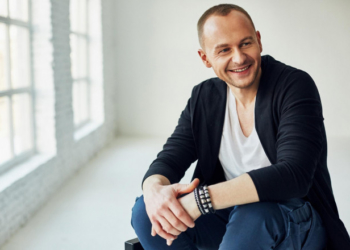 Павло Табаков презентував новий кліп і їде з концертом у Тернопіль