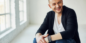 Павло Табаков презентував новий кліп і їде з концертом у Тернопіль