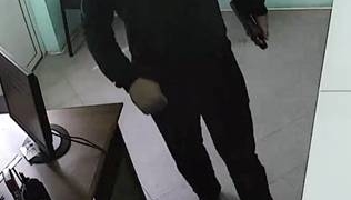 Розшукують шахрая, який привласнив долари обмінюючи валюту (ФОТО)