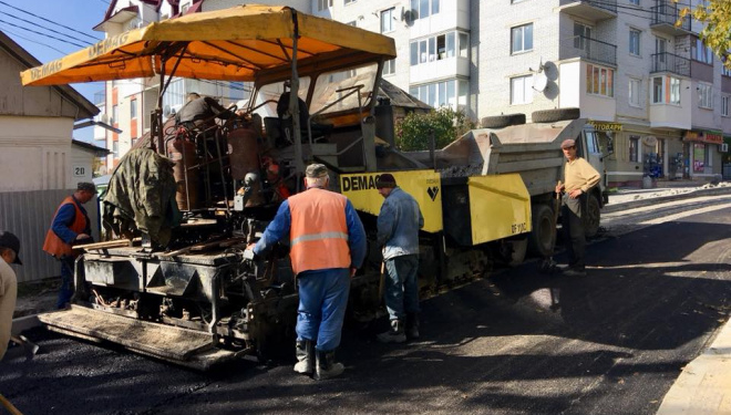 До кінця тижня вулицю Глиняну відкриють для проїзду водіїв 