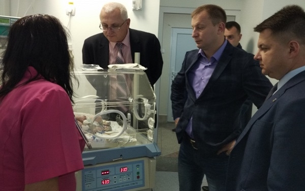 Унікальне лабораторне обладнання передали благодійники Тернопільській обласній дитячій лікарні (Фото)