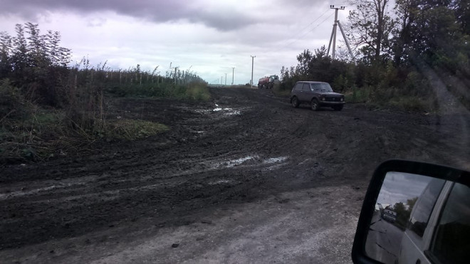Чоловік шокував фото, як виглядають на Тернопільщині дороги