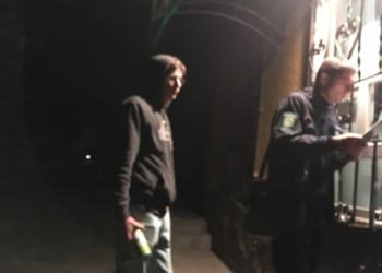 Посеред ночі в тернопільському магазині продали алкоголь 15-річній дівчині