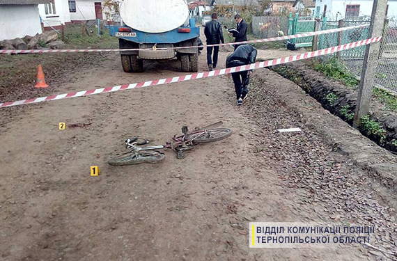 Під колесами автомобіля загинув 10-річний хлопчик