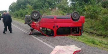 Під час ДТП на Тернопільщині перекинувся бус, є загиблі та поранені