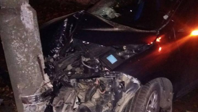 У Тернополі п’яна дівчина на автомобілі врізалася у стовп