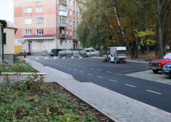 Як у Тернополі на глянц відремонтували ще один двір