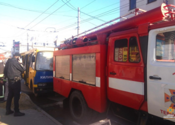 На дуже людному місці у Тернополі трапилася пожежа (фотофакт)