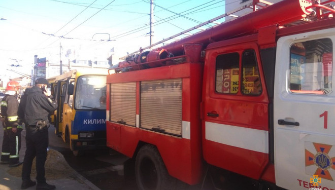 На дуже людному місці у Тернополі трапилася пожежа (фотофакт)