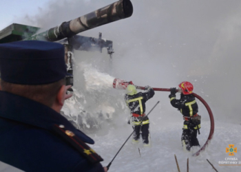 Четверо вогнеборців рятували на Тернопільщині комбайн