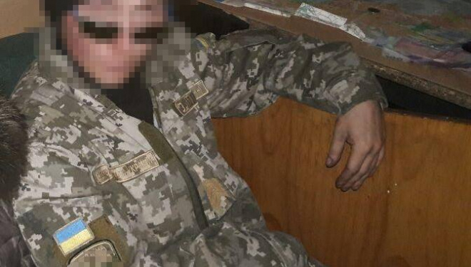У Тернополі чоловік погрожував випадковим перехожим пістолетом